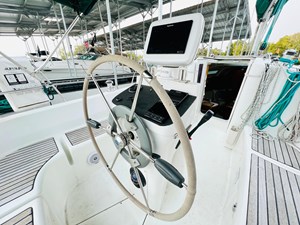 2000 Beneteau 311 37 