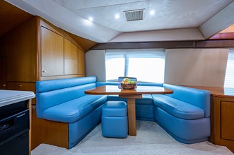 This Little Piggy  21 65_ocean_yacht_this_little_piggy_dinette_2