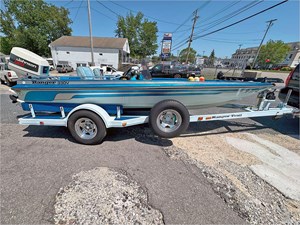 17' RANGER 1986 COMANCHE SERIES 330V 2 