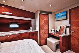 JOHNSON 80' FLYBRIDGE W/HYDRAULIC PLATFORM  22 VIP   