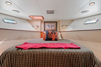 Raven 24 25_2004 57ft Northern Marine 5700 Expedition RAVEN