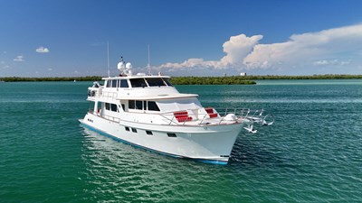 C'EST LA VIE 59 063 Starboard Bow Profile