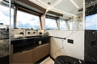 Yacht 55 Bow VIP Head