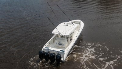 2018 Everglades 435 Center Console 10 