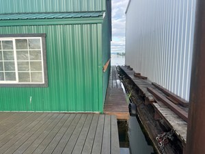 1984 Larson Boathouse 22 