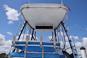 RAMPAGE 17 Rod holders on aft railing