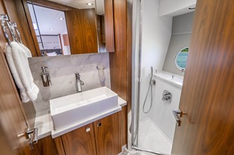 - 77 78_2019 57ft Sunseeker Predator