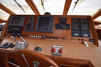 Six C One II 4 62-2000-Offshore-Yachts-Pilot-House-04