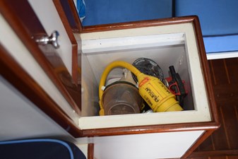 RAMPAGE 33 Storage cabinet separates berth area