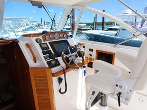 SIDEKICK 9 SIDEKICK, 2007 Hunt Yachts Surfhunter 29: Helm Side View
