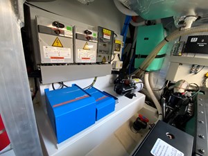 LUCKY ONE 29 Engine room stbd