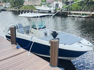 2019 WELLCRAFT 262F 1 01. Starboard Bow