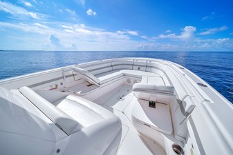Intrepid 327 Center Console 39 32' Intrepid -16