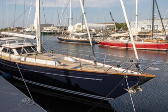 CABOCHON 21 20. Clean forward deck.