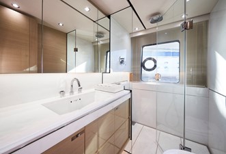 Princess 30M - NADIRA 25 30M VIP Bathroom