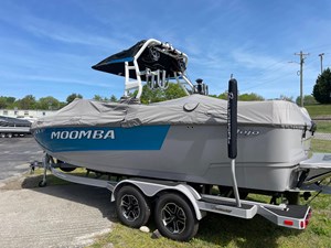 23' Moomba Mojo 13 