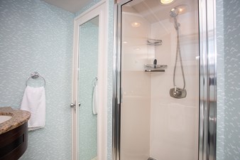 SOVEREIGN 39 Guest Ensuite