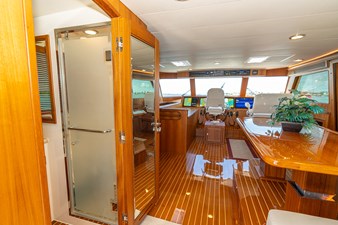 C'EST LA VIE 42 046 Command Bridge facing Port Forward