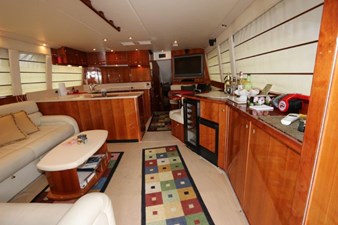 - 4 58-2004-Riviera-Enclosed-Flybridge-04