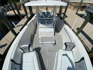 2015 Century 3200 Center Console 40 41