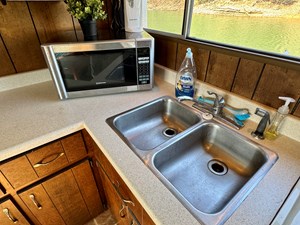 77 Sumerset 14 x 58 Aluminum Hull with Catwalks 32 