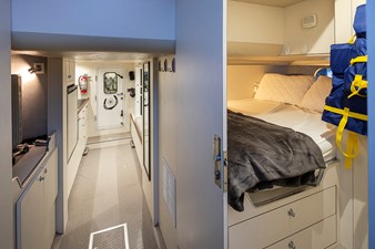 SEA SPUR 49 Crew Quarters