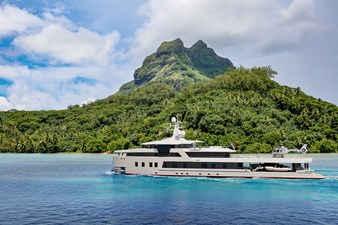 Xplorer 60 7 Damen Yachting SeaXplorer 60 tropics running