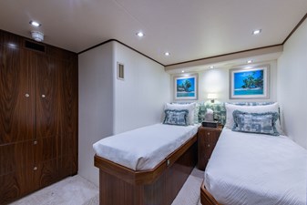 OBSESSION 36 Guest Starboard Twin Cabin 