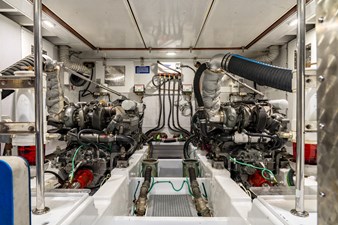 DREADNOUGHT 31 Engine Room