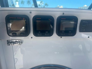 2009 Everglades 290 Center Console 13 14