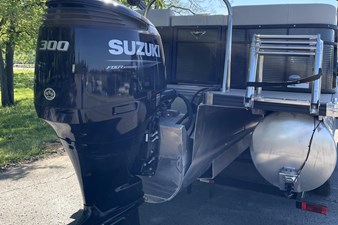 25' Manitou 25 Encore 6 
