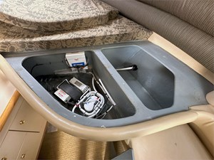 1998 Sea Ray 330 DA 28 