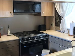 God Is Love 21 65-1989-Custom-La-Conner-Sky-Lounge-25