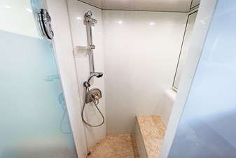 SOUTHERN BELLE 33 Stbd. Guest Shower
