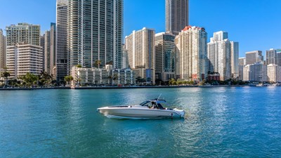 Cigarette 42 Auroris 7 