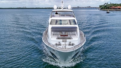 95 Raised Pilothouse 28 95' Azimut _ Drone-29