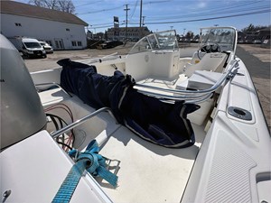 2001 Sea Hunt Escape 200 17 