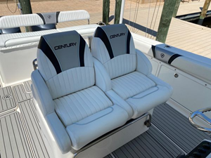 2015 Century 3200 Center Console 48 49