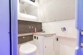 Boston Whaler 420 Outrage 24 