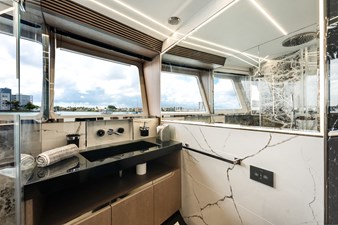 Yacht 54 Bow VIP Head