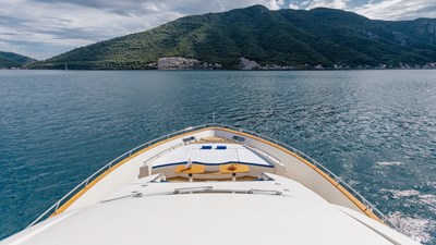 LADY MURA 10 7Yacht_ladymura_Superyacht_IYC_bow1