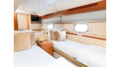 2007 Hatteras 64 Motor Yacht  35 