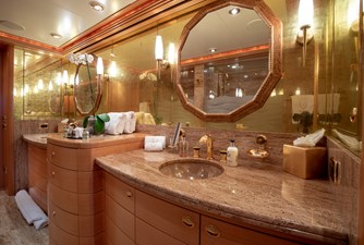 LAUREL 33 LAUREL 240'/73.15m Delta 2006/2014 Motor Yacht: Master Ensuite