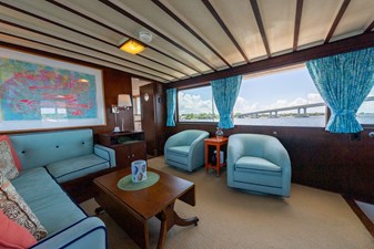 ABSOLUTE 5 Salon to Starboard