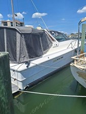 1985 Sea Ray 390 Express Cruiser 7 8