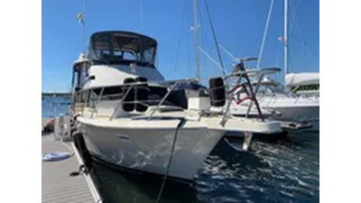 1991 Hatteras 40 Motor Yacht 9 