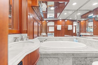 SEAS TO SEE 12 Master Bath