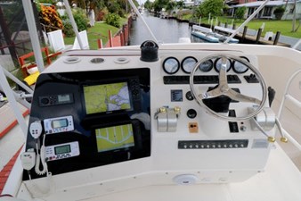 2002 Luhrs 36 Convertible 10 11