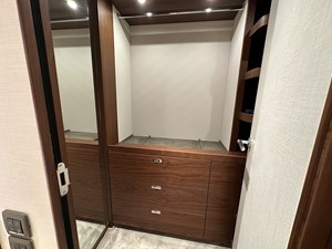 Princess X80 (X80034) 24 Master stateroom walk-in-closet