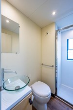 44 Powercat 44 44_overblue_powercat_guest_head_1